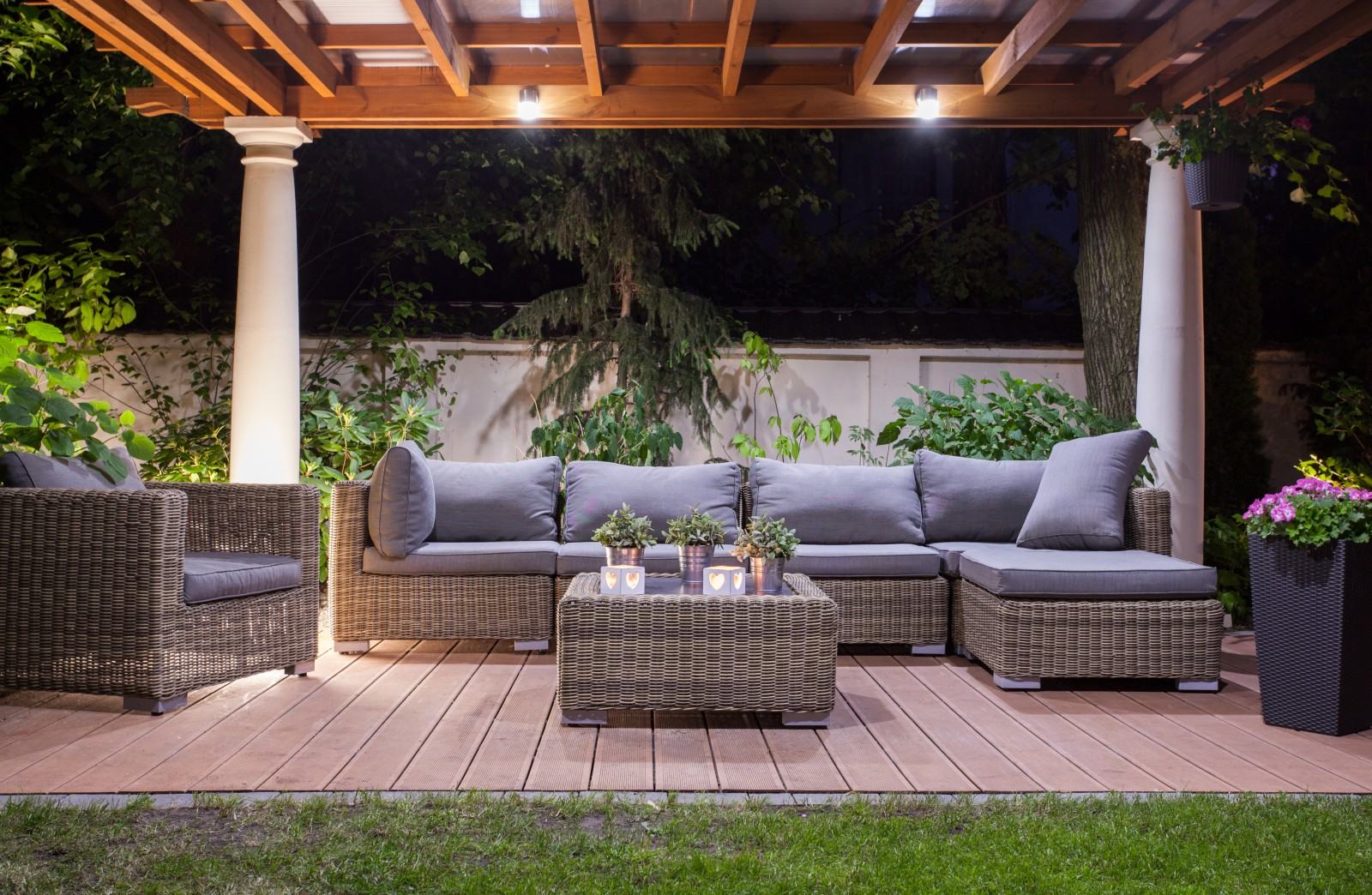 Custom Outdoor Furniture Design & Repair Services